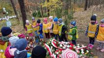 Dzień Zaduszny – spacer do lasu na Grób Nieznanego Żołnierza, Renata Łabenda